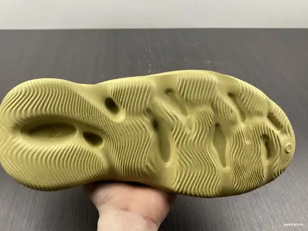Yeezy Sulfur Adidas Foam RNNR GV6775 0516